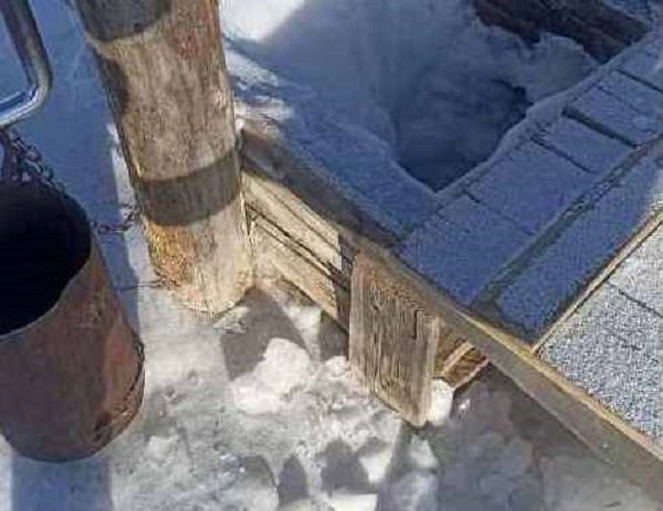 В райцентре в Бурятии люди мучаются с единственным на всю улицу колодцем