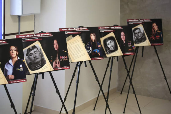 В Национальной библиотеке начала работу выставка «Жена Героя Бурятии»