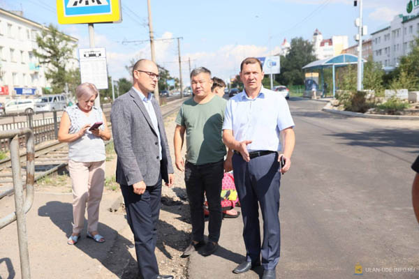 Мэр Улан-Удэ проверил ремонт дороги по улице Терешковой