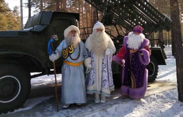 Деды Морозы посетили «Партизанскую деревню» в Улан-Удэ 