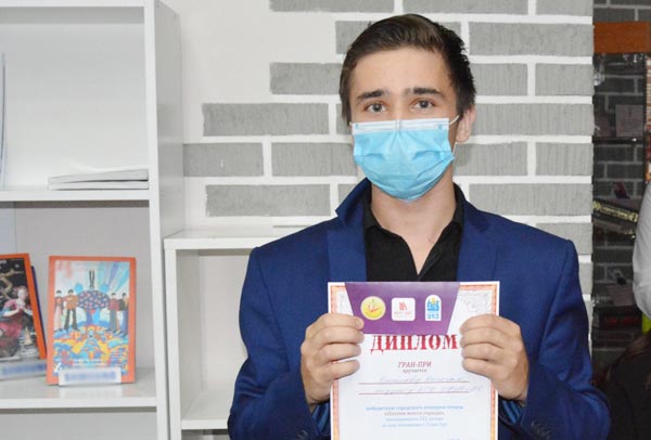 В Улан-Удэ выбрали лучших чтецов поэзии