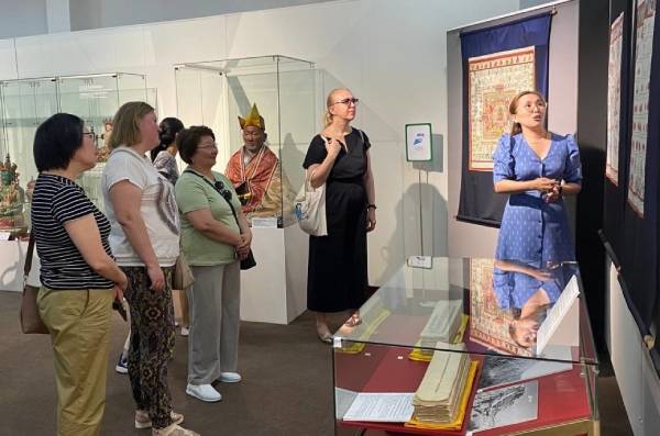 Учёные РАН посетили Музей истории Бурятии