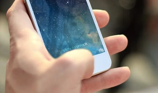 Улан-удэнец попросил телефон позвонить и убежал с ним 