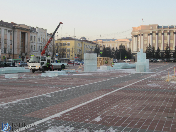 В центре Улан-Удэ начали строить ледовый городок 