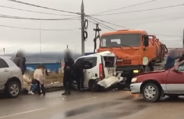 В Улан-Удэ в ДТП попали сразу четыре автомобиля 