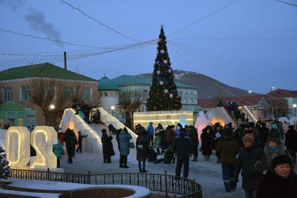 В Агинском открыли главную новогоднюю ёлку