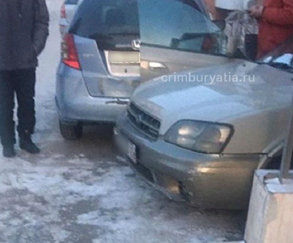 В Улан-Удэ женщина-водитель врезалась в дом