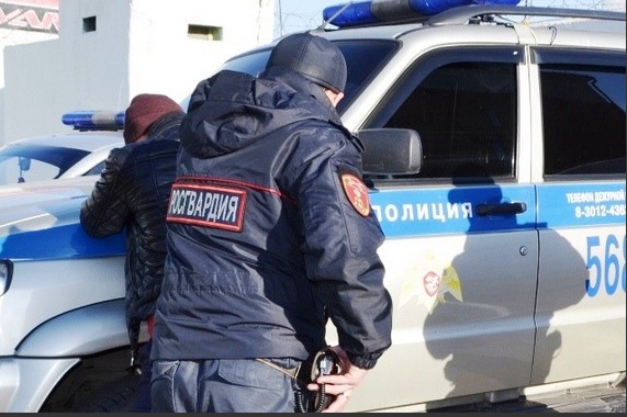 В Улан-Удэ обезвредили пьяного мужчину с ножом