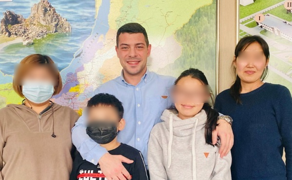  В Улан-Удэ дети с донорской печенью встретились со своим врачом 