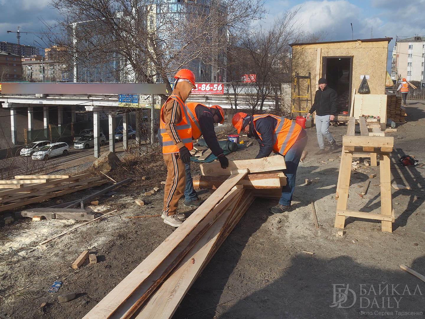 Демонтаж старой плитки на Элеваторе в Улан-Удэ идёт полным ходом ...