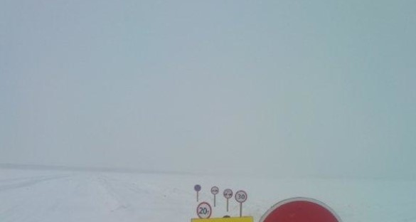 На Байкале готовят ледовую дорогу на Ольхон