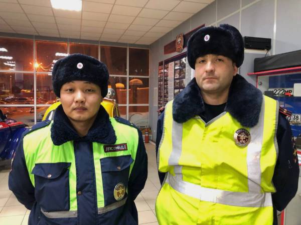 Иркутские полицейские помогли доставить в больницу задыхающегося ребёнка 