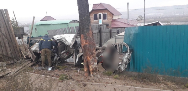В ДТП в Улан-Удэ погиб пассажир и пострадал водитель (фото 18+)
