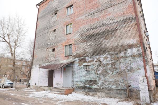 Смогут снять квартиры: Мэрия Улан-Удэ расселит разрушающуюся общагу