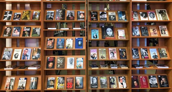 В Улан-Удэ открылась книжная выставка о звёздах советского кино