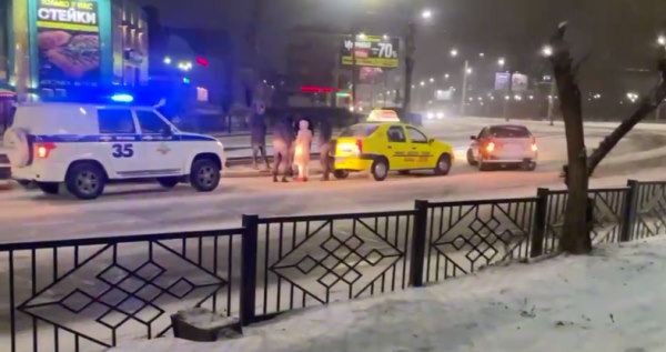 В Улан-Удэ хулиганы побили стёкла в такси 