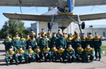 «Лесной спецназ» из Бурятии почти месяц работает в Якутии и Иркутской области 