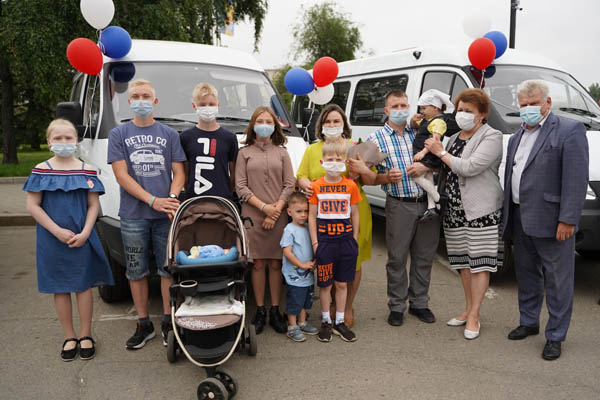 Три семьи из Усть-Ордынского округа выиграли «Газели»