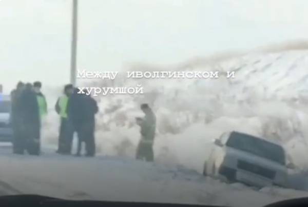 В Бурятии в результате ДТП автомобили съехали в кювет 