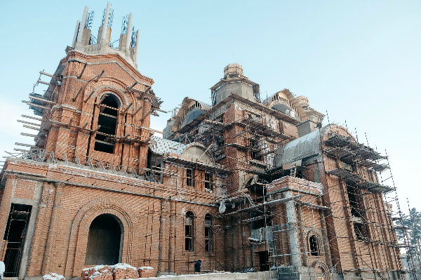Глава Бурятии посетил строящийся Успенский кафедральный собор в Улан-Удэ