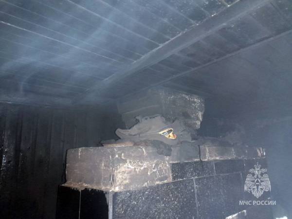 В Улан-Удэ горели утеплитель на теплотрассе и жилой дом