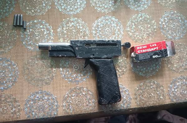 Житель Бурятии стрелял в свинью, а попал в родственника