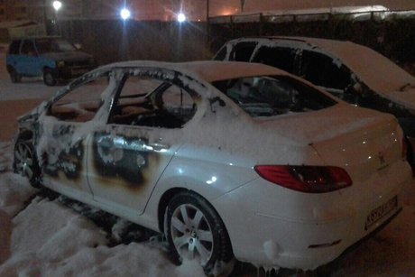 Два автомобиля горели в Иркутске ночью