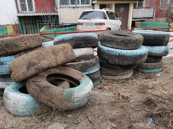 В Улан-Удэ избавляются от ненужных покрышек 