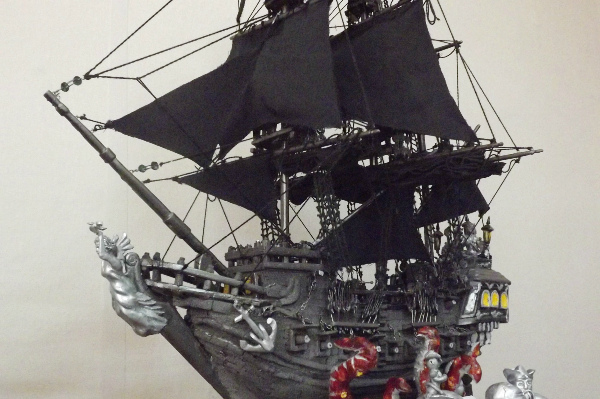 В Бурятии осуждённые изготовили макет корабля из фильма 