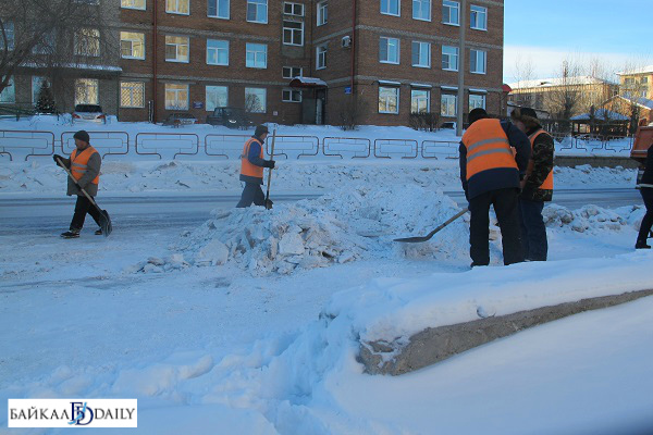 В мэрии Улан-Удэ прокомментировали информацию о кучах снега возле дома Голкова 