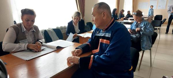 Председатель Улан-Удэнского горсовета на выборах выбрал бланк на бурятском языке 