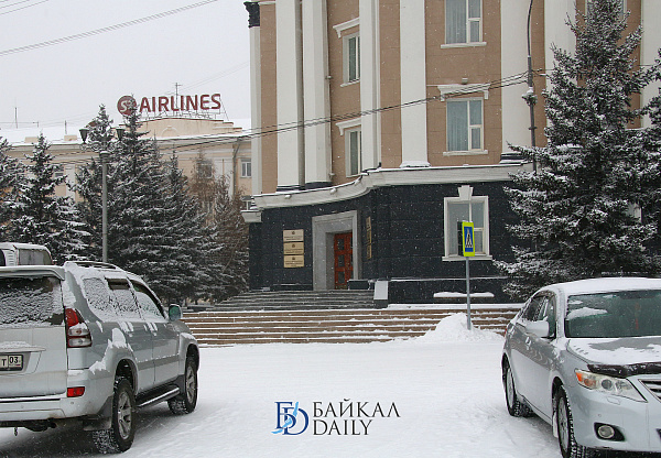 Улан-удэнец нападал на здание Хурала с сувенирным топориком