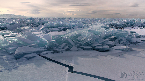 В Бурятии предупреждают: выезд на лёд Байкала опасен
