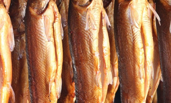 Жительницу Бурятии оштрафовали за торговлю рыбой на вокзале 