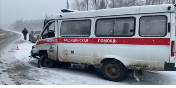 В Иркутской области в ДТП со «скорой» пострадали 2 человека