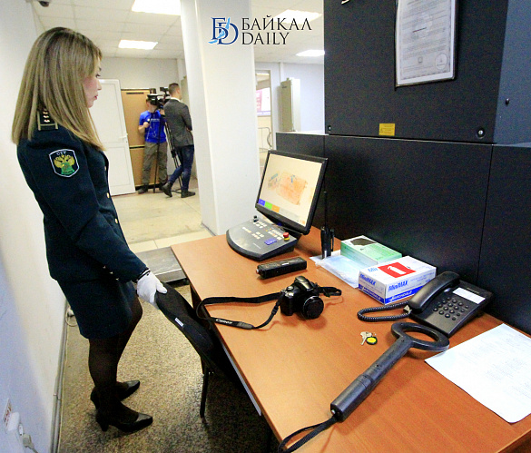 В аэропорту Иркутска украли телефон в зоне досмотре