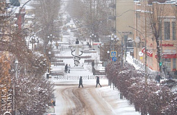 В Улан-Удэ днём снег