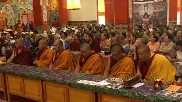 Ламы начитывают 100 миллионов мантр в Калмыкии 
