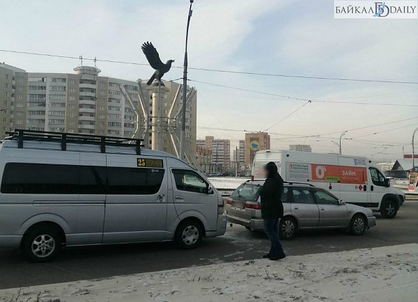 В Улан-Удэ водитель маршрутки врезался в «Ниссан» 