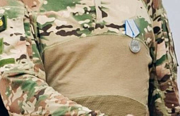 Военнослужащего из Бурятии в один день наградили двумя медалями