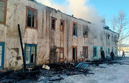 В Забайкалье люди эвакуировались из горящего дома