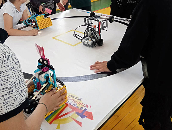 В Бурятии соревновались юные любители робототехники