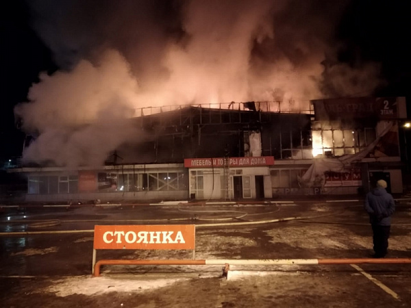 В Иркутске сгорел мебельный центр «Мебель град» 