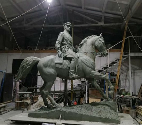  Скульптор показал памятник Рокоссовскому, который установят в Улан-Удэ