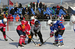 На Байкале в хоккей сыграли звёзды мирового спорта