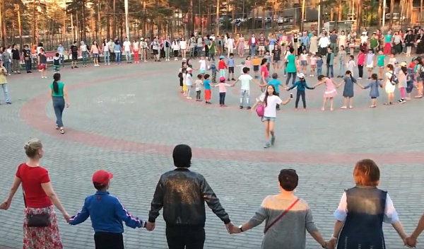 В Улан-Удэ более 250 человек станцевали ёхор 