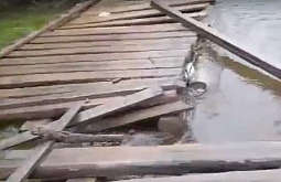 Село в Бурятии отрезало от большой земли после обрушения моста