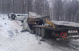 В Иркутской области в столкновении фуры и микроавтобуса погиб человек 