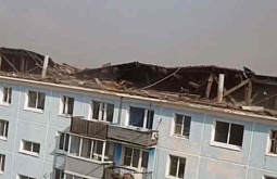 В городе в Бурятии ветром сорвало крышу дома