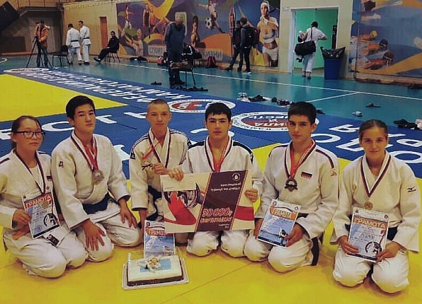 Дзюдоисты из Бурятии завоевали медали первенства ДФО